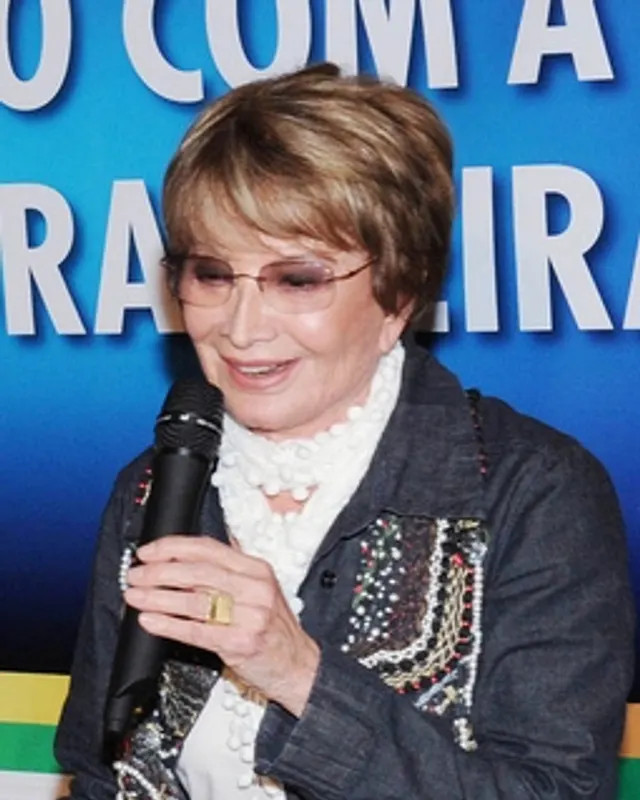 Portrait of Glória Menezes